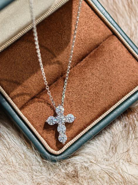 Luxe Heirloom Pendant Necklace - White Moissanite