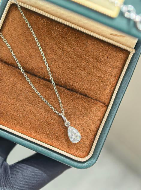 Luxe Heirloom Pendant Necklace - White Moissanite Hover Image