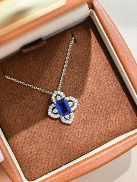 Four-Leaf Clover Pendant Necklace - Royal Blue