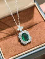 Four-Leaf Clover Pendant Necklace - Emerald Green