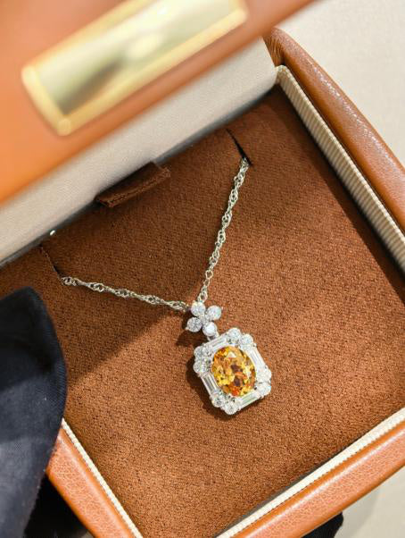 Four-Leaf Clover Pendant Necklace - 威士忌