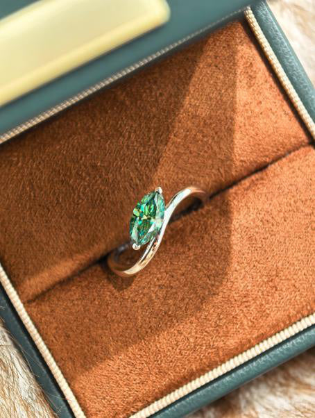 Luxe Heirloom Ring - Green Moissanite