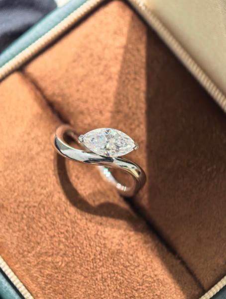 Luxe Heirloom Ring - White Moissanite