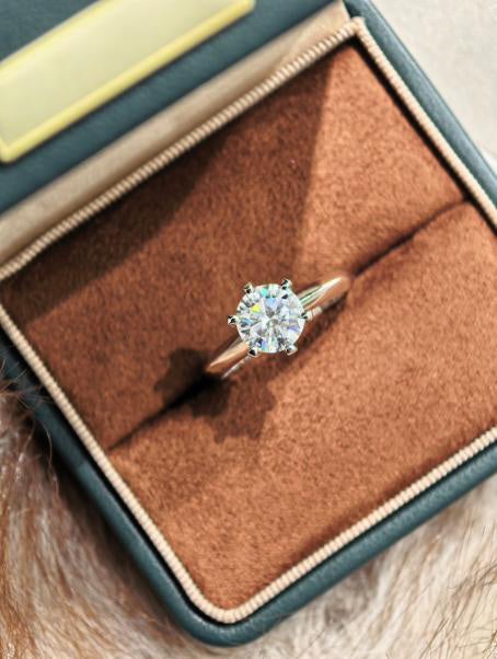 Luxe Heirloom Ring - White Moissanite
