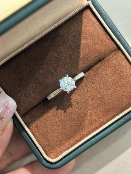 Luxe Heirloom Ring - White Moissanite