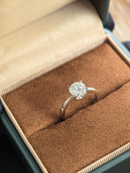 Luxe Heirloom Ring - White Moissanite