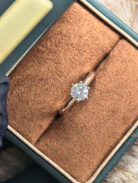 Luxe Heirloom Ring - White Moissanite