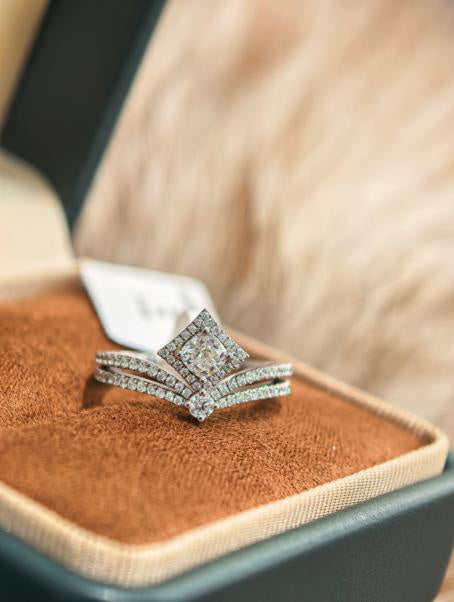 Luxe Heirloom Ring - White Moissanite