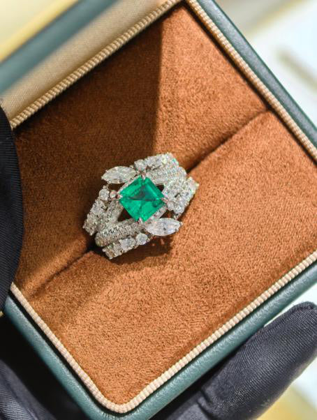 Heritage Luxe Ring - 哥伦比亚祖 母绿色（内 有秘密花 园）